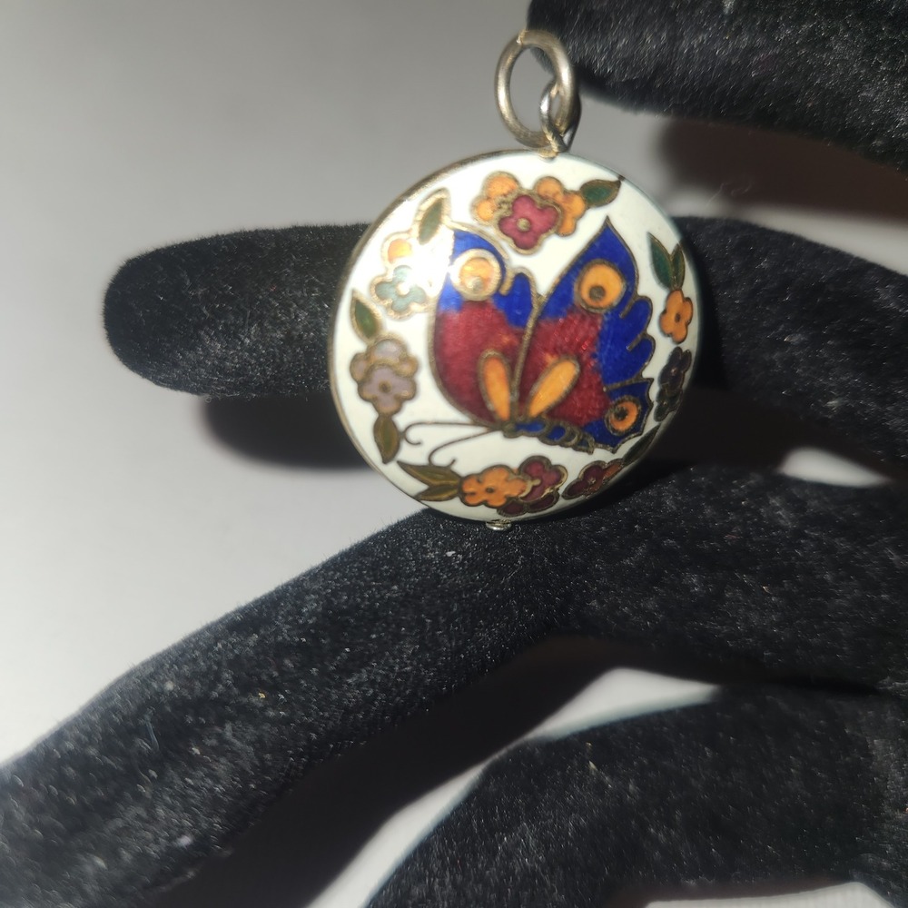 Vintage Cloisonne Enamel Butterfly Floral‎ Round Pendant Charm White Blue Red